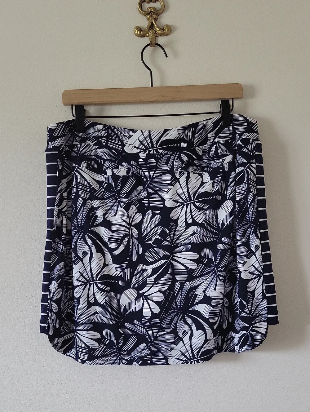 Weekends by Chico's Blue White Pull-on Skort Size Large